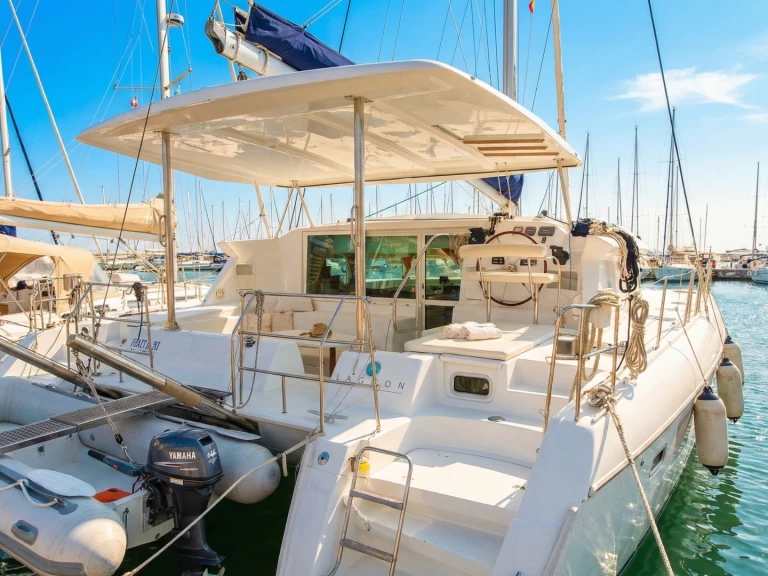 Catamaran hire in Athens - Lagoon Lagoon 42