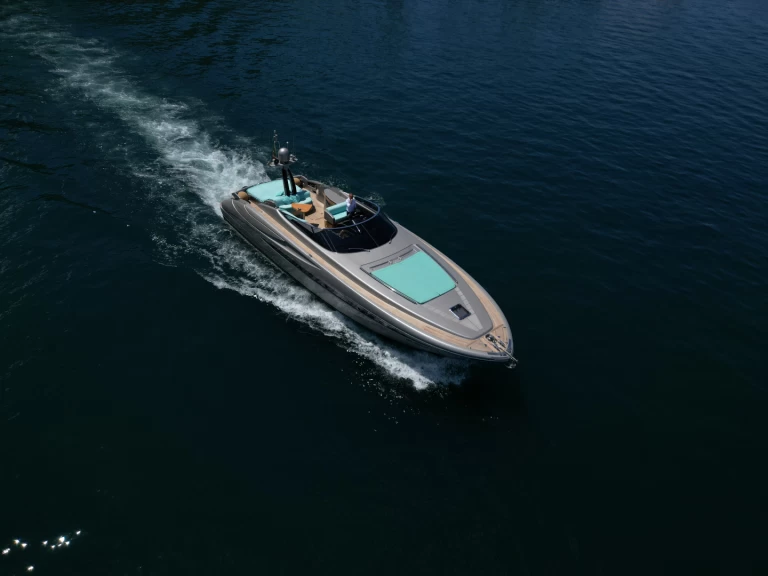 Hire Luxury Yacht Riva with a boat licence