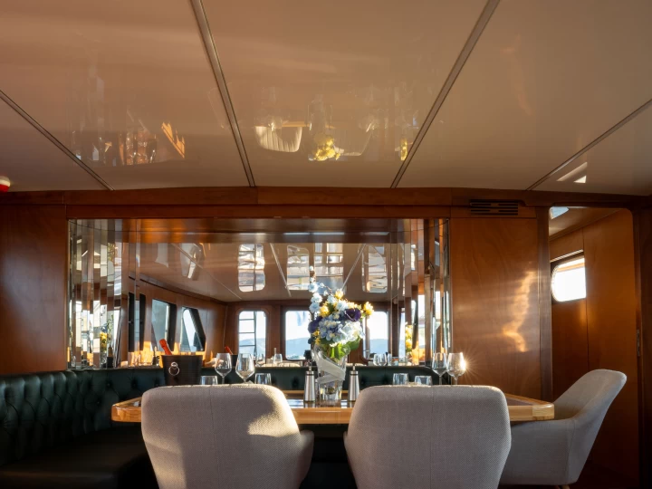 Hire Luxury Yacht Codecasa with a boat licence