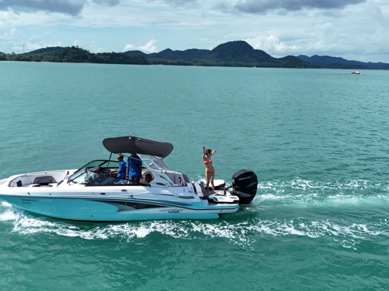 Hire Motorboat Monterey with a boat licence