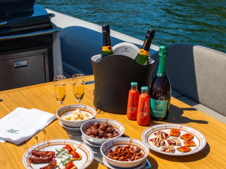 Hire Motorboat with or without skipper Sacs Phuket (City)