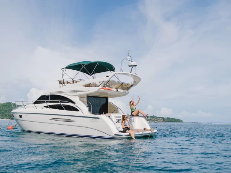 Hire Motorboat Princess with a boat licence