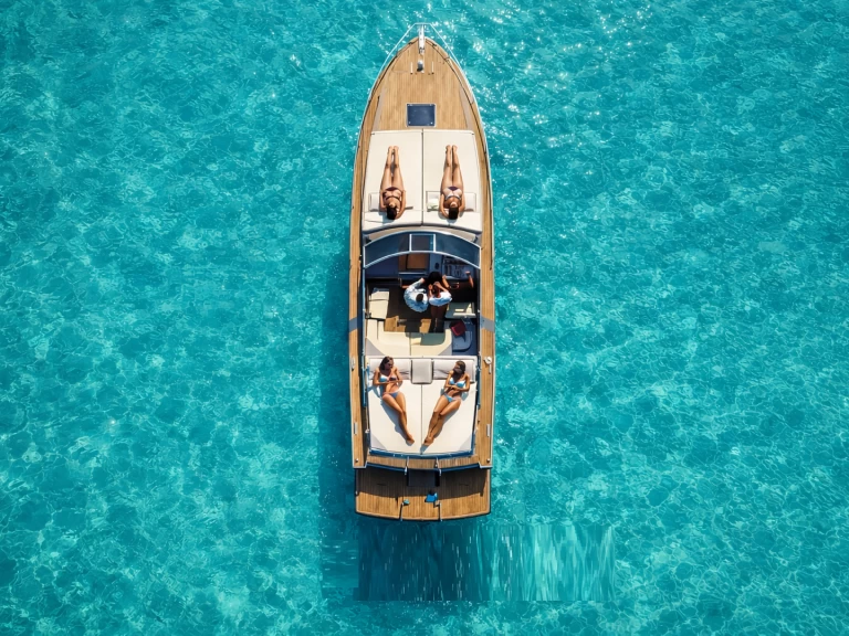 Motorboat hire in Sorrento - Itama Itama 38