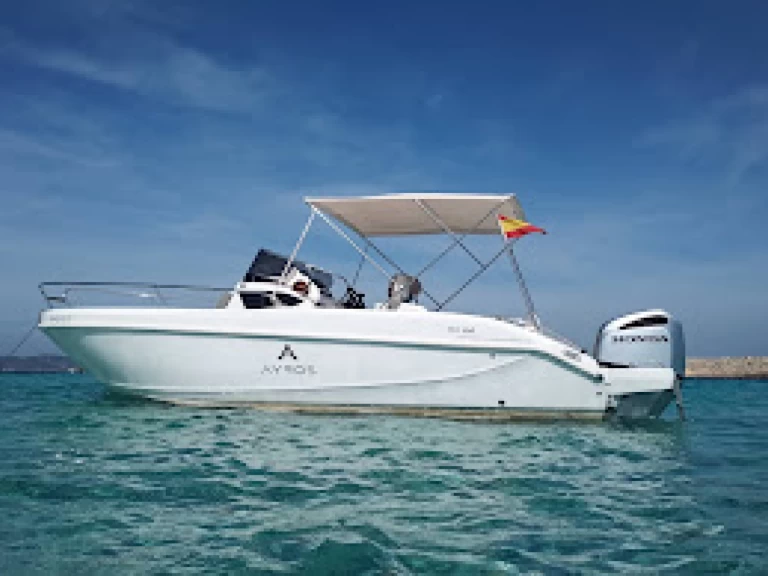 Hire Motorboat  with a boat licence