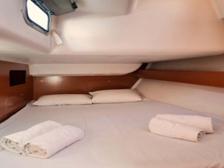 Hire Sailboat Bénéteau with a boat licence