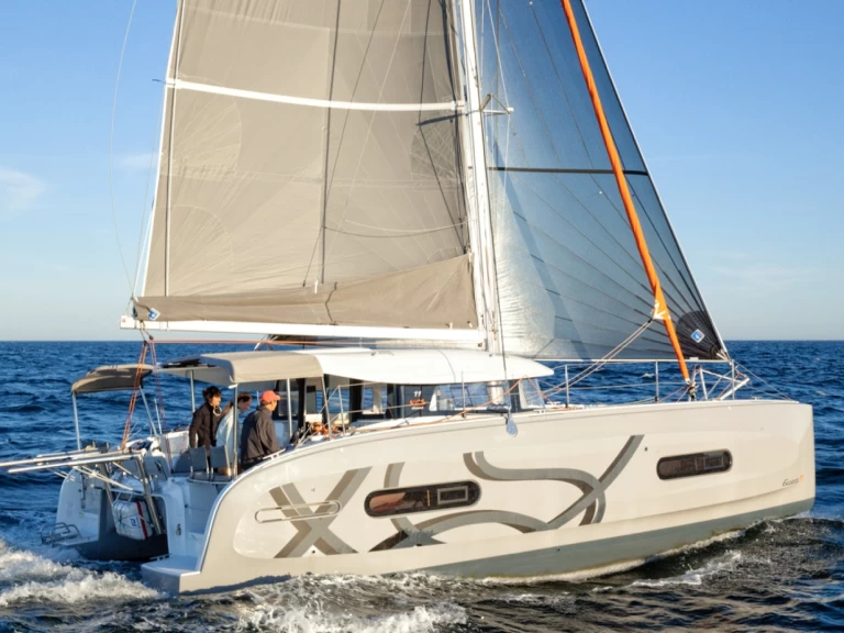 Catamaran to hire Taranto at the best price