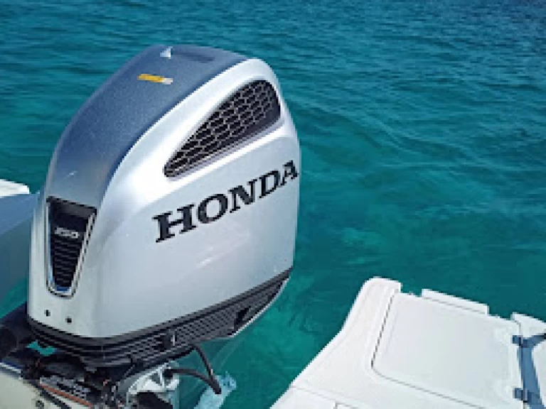 Hire Motorboat  with a boat licence