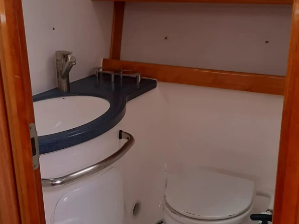 Yacht hire Trogir cheap Bavaria 42 Cruiser