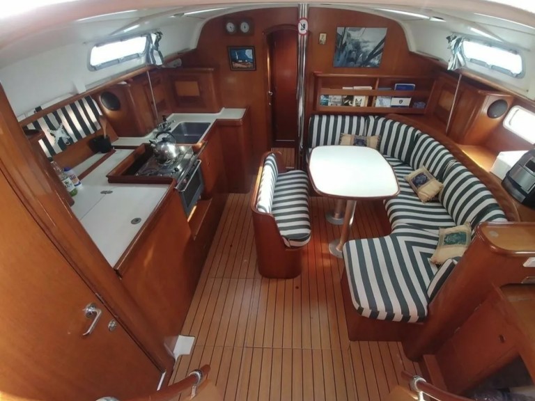 Hire Sailboat with or without skipper Bénéteau Lefkáda