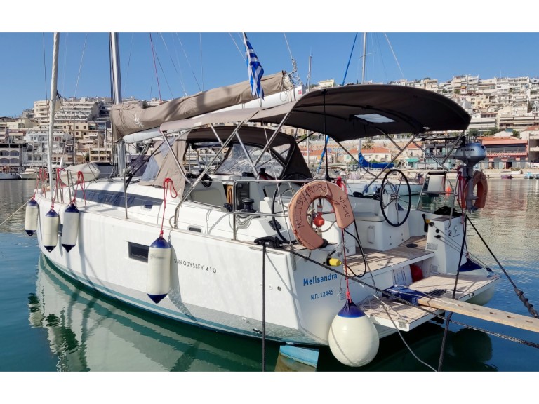 Yacht charter Piraeus - Jeanneau Sun Odyssey 410 on SamBoat
