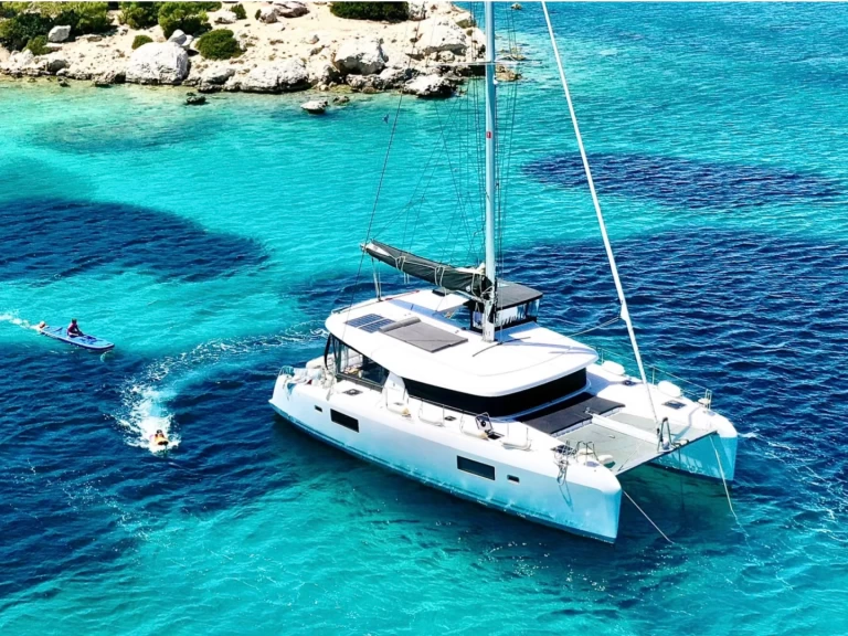 Hire Catamaran Lagoon with a boat licence