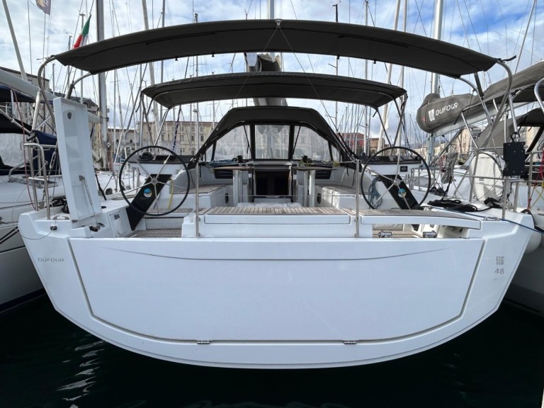 Sailboat to hire Furnari at the best price