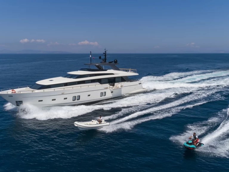 Charter a Sanlorenzo Sanlorenzo Yacht SL106 in Palaio Faliro on Samboat