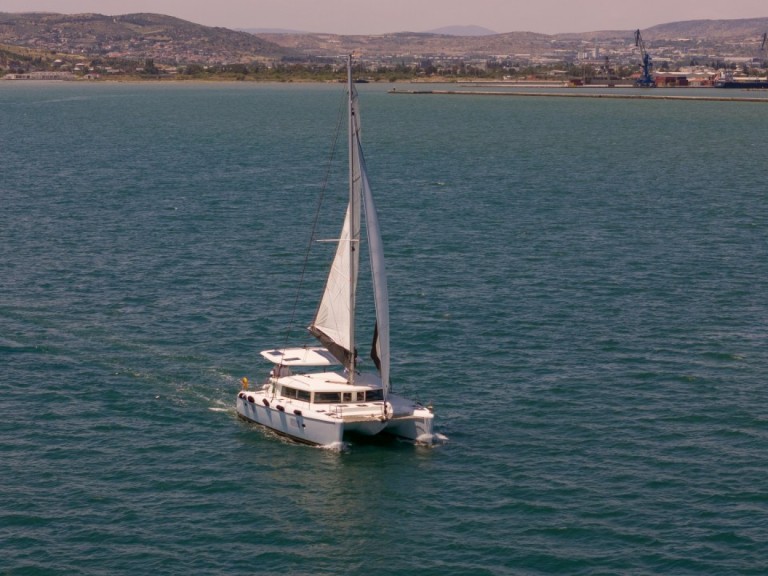 Hire Catamaran Lagoon with a boat licence