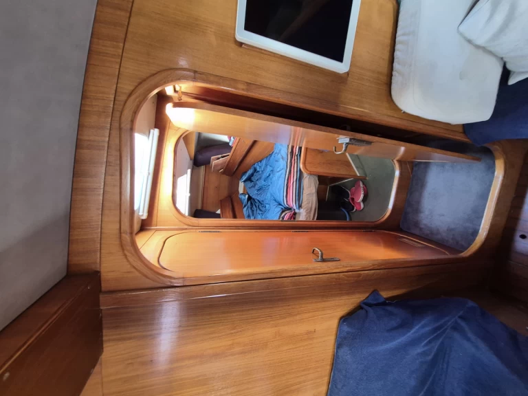 Charter a Jeanneau Sun Legend 41 in Arzon on Samboat