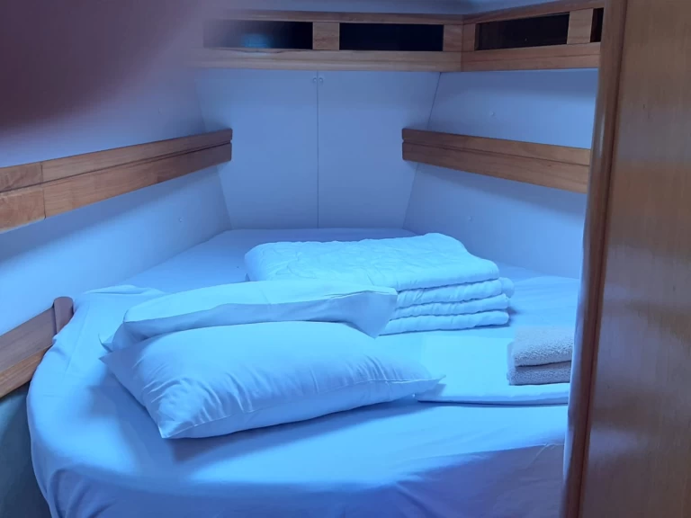 Hire Sailboat Bavaria with a boat licence