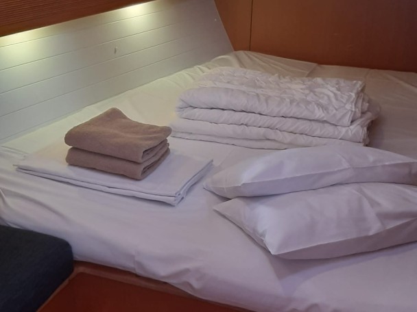 Hire a Bavaria Cruiser 45 Trogir