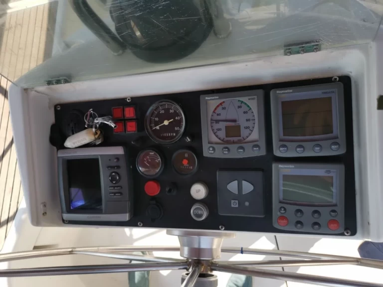 Sailboat to hire Lefkáda at the best price