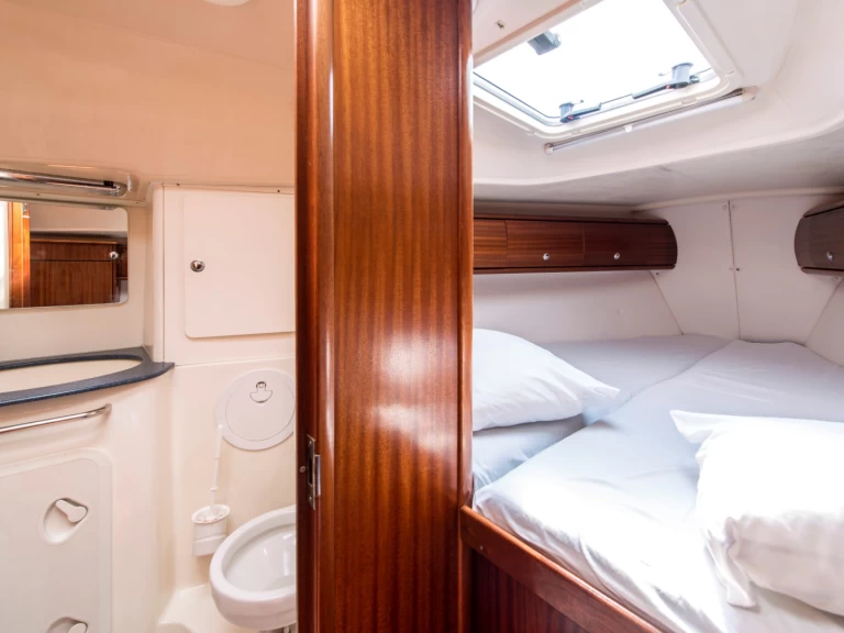 Hire Sailboat Bavaria with a boat licence