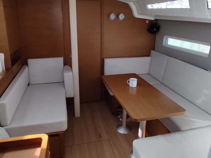 Hire Sailboat with or without skipper Jeanneau Piraeus