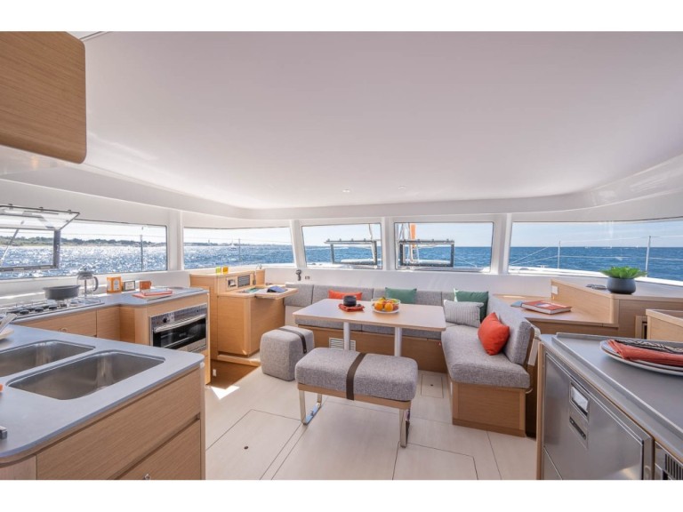 Charter a Excess Excess 14 in Port Grimaud on Samboat