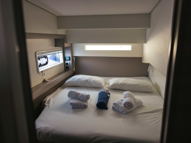 Catamaran to hire Playa de Talamanca at the best price