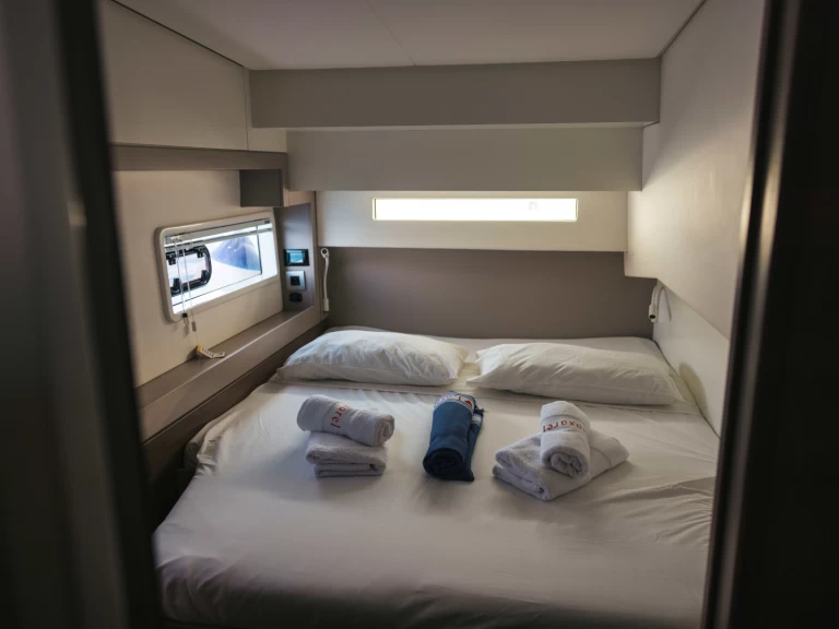 Catamaran to hire Playa de Talamanca at the best price