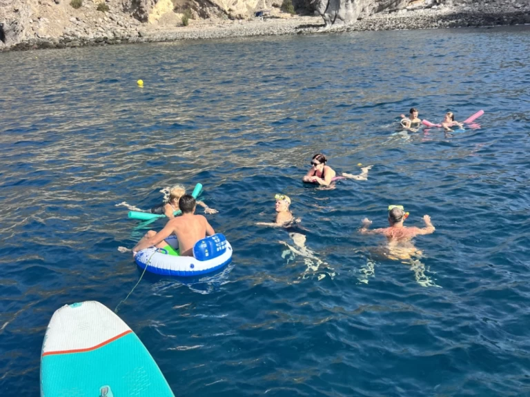 Hire Motorboat Astondoa with a boat licence