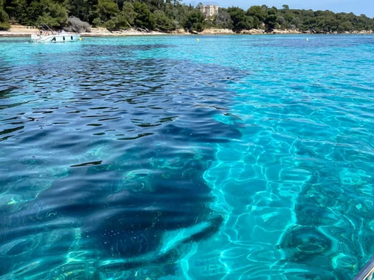 Hire a Bénéteau Flyer 6 SUNdeck Cannes