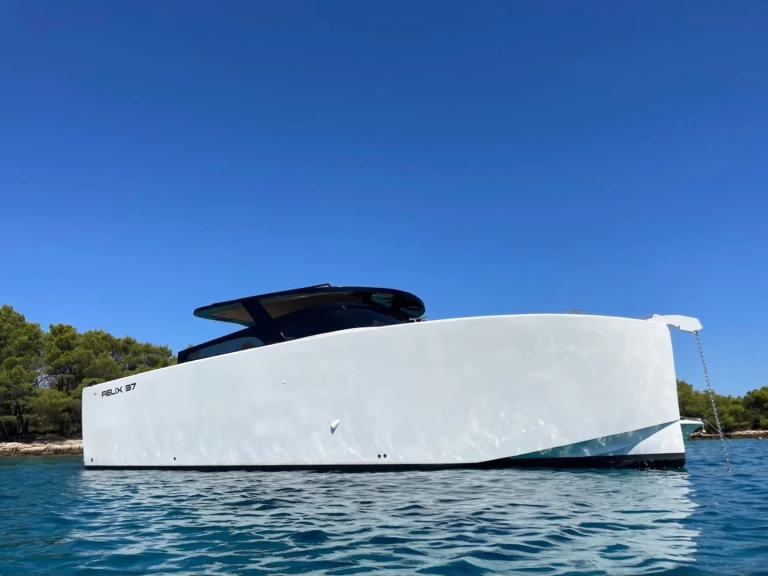 Hire Motorboat with or without skipper Felix 37 Makarska