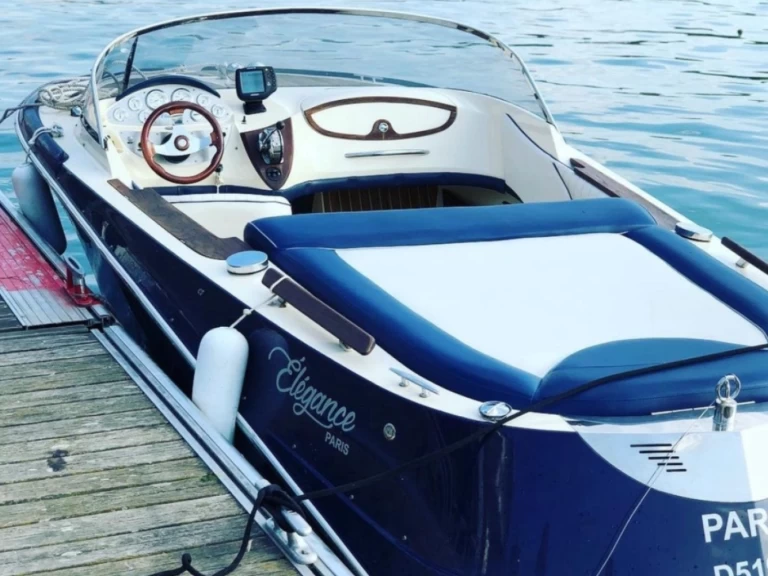 Quicksilver Classic 20 charter bareboat or skippered in  Saint-Cloud