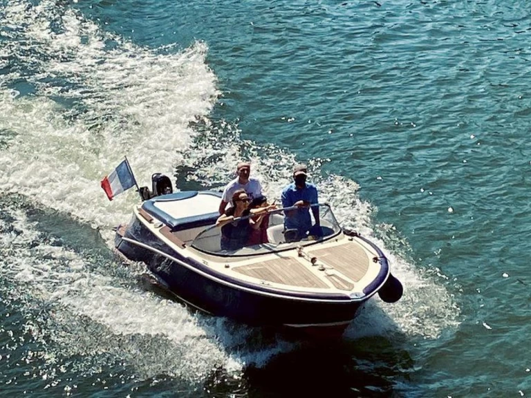 Hire a Quicksilver Classic 20 Saint-Cloud