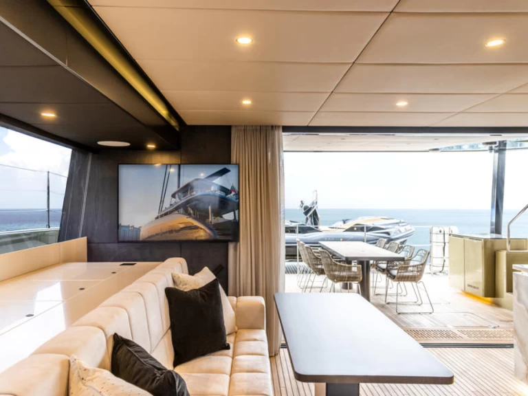 Hire Catamaran Sunreef with a boat licence