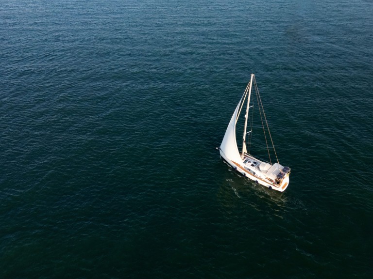 Yacht hire Alimos cheap Oceanis 46