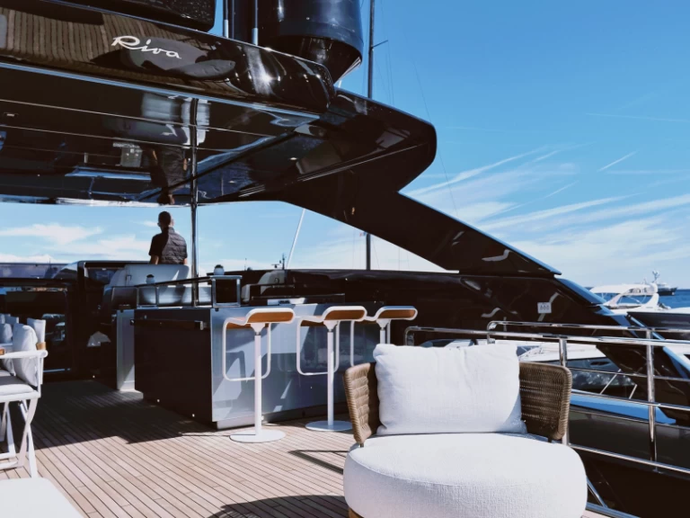 Luxury Yacht to hire Mandelieu-la-Napoule at the best price