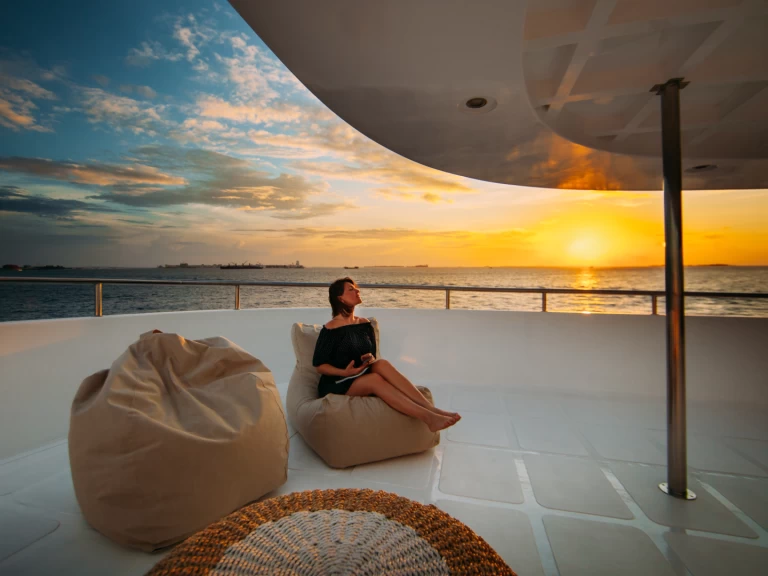 Hire Luxury Yacht  with a boat licence