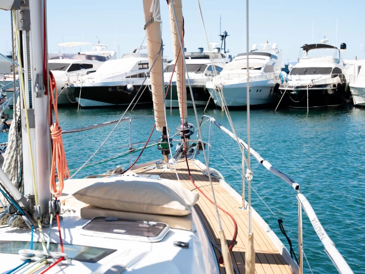 Sailboat hire in Alimos - Bénéteau Oceanis 46
