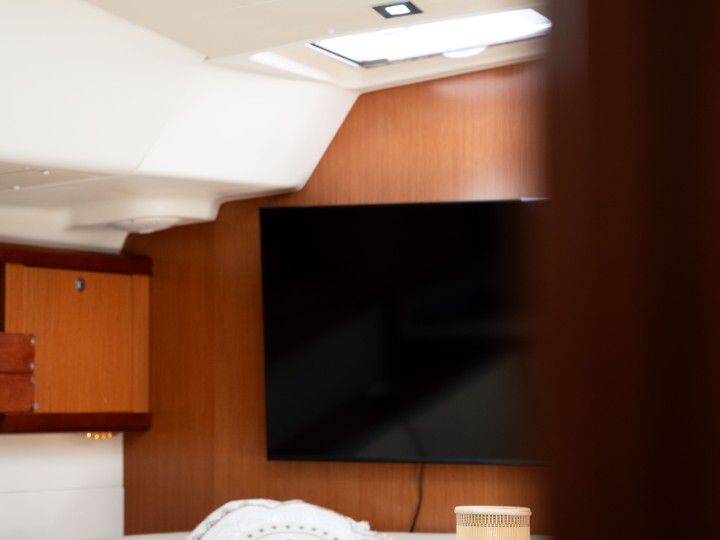 Charter a Bénéteau Oceanis 46 in Alimos on Samboat