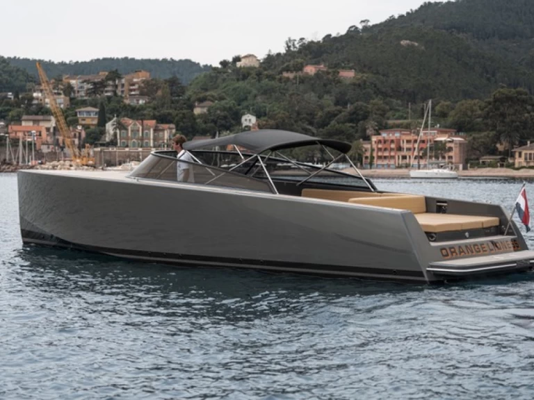 Hire Motorboat VanDutch with a boat licence