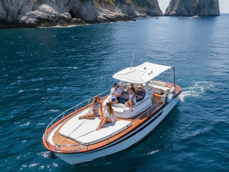 Charter a Gozzo Libeccio 32WA in Naples on Samboat