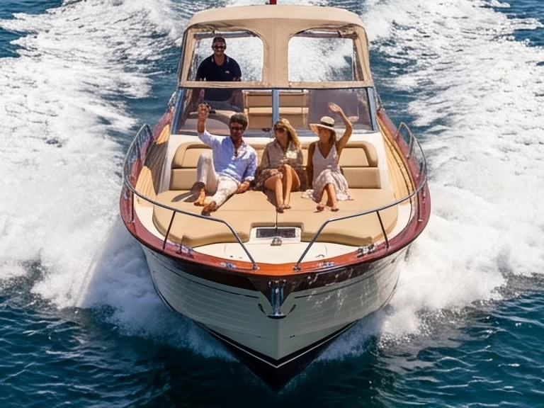 Motorboat to hire Sorrento at the best price