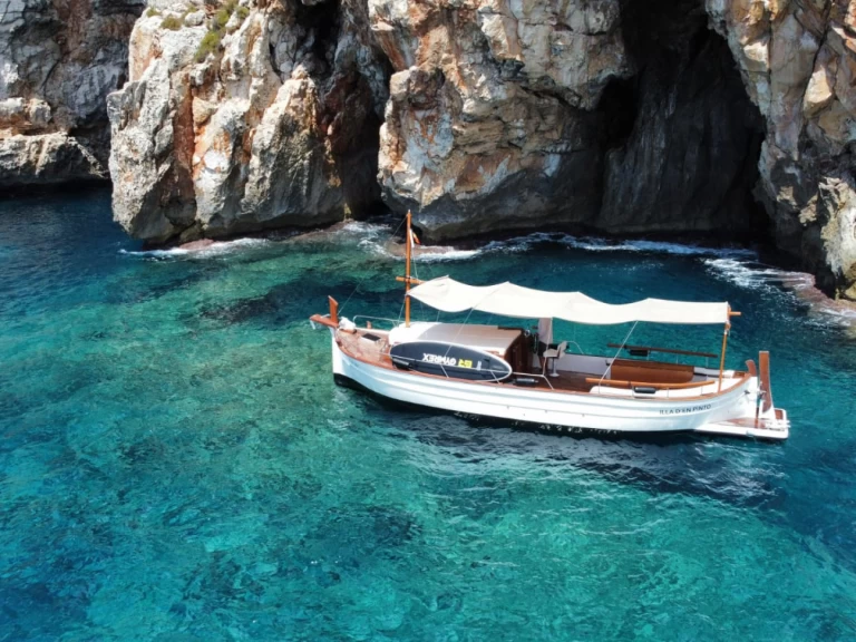 Charter a Capeador llaut menorquin in Mahón on Samboat