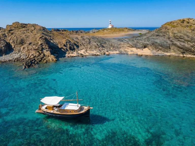 Motorboat to hire Mahón at the best price