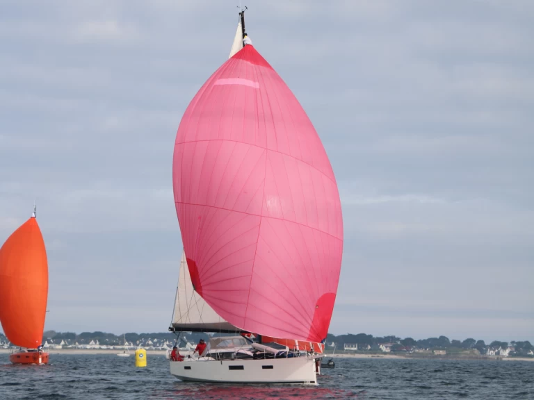 Sailboat to hire Arzon at the best price