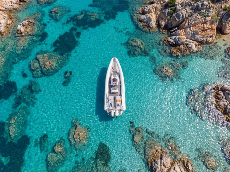 Hire Motorboat Panamera with a boat licence