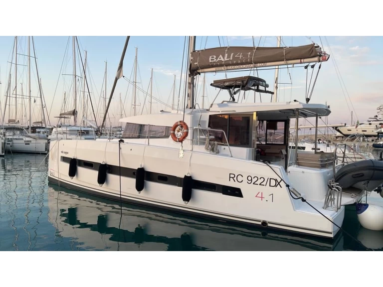 Catamaran to hire Capo d'Orlando at the best price