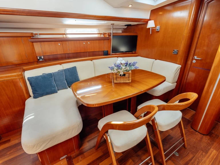 Hire a Bénéteau Beneteau 57 Split