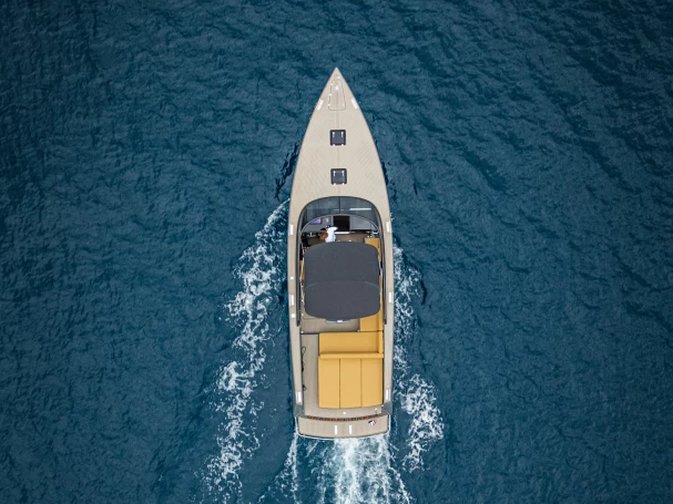 Charter a VanDutch VanDutch 40 in Cannes on Samboat