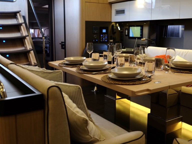 Sailboat hire in Castiglioncello - Bénéteau Oceanis Yacht 62