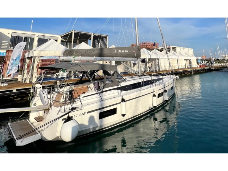 Hire a Bavaria Bavaria C42 Cecina